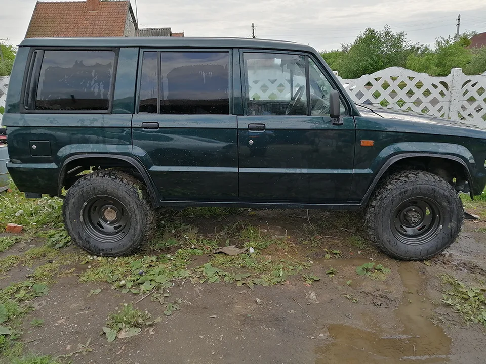 Isuzu Trooper I — Расширители арок 50 мм · 6 м