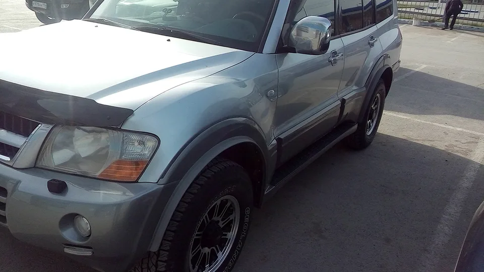 Mitsubishi Pajero III — Расширители арок 35 мм · серые · 6 м